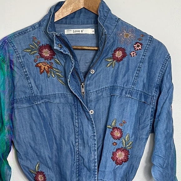 Love 8 Soft Denim Embroidered Boho Top SZ S - Picture 2 of 6